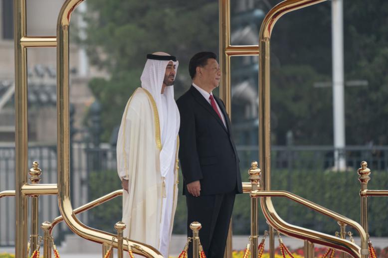 ولي عهد ابوظبي الشيخ محمد بن زايد ال نهيان والرئيس الصيني شي جين بينغ 
