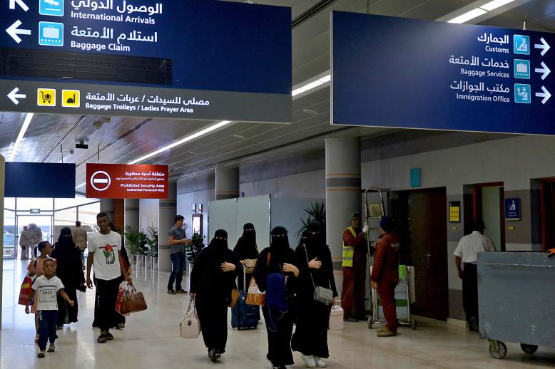 كل سعودية تجاوزت سن 21 عاما لا تحتاج للإذن للسفر بعد اليوم