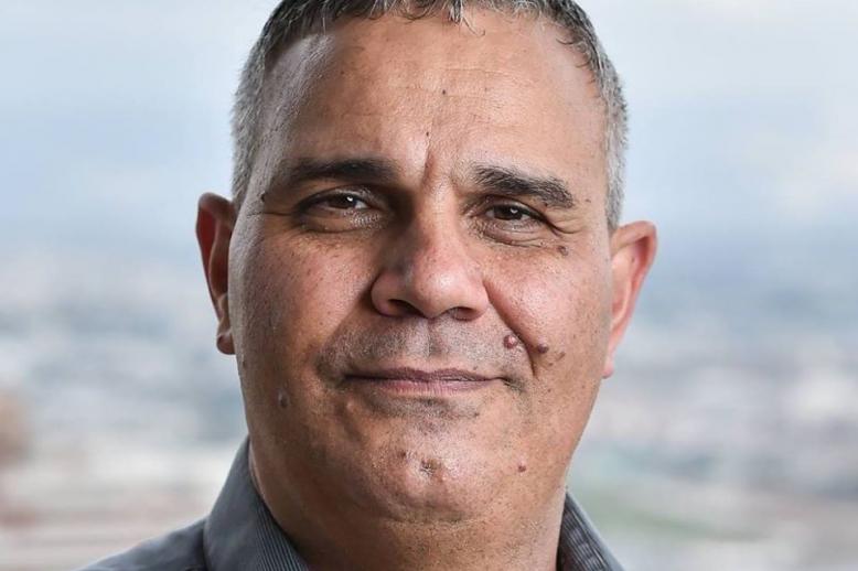 الكاتب الفلسطيني هشام عبده (الصورة من صفحته على فيسبوك) 