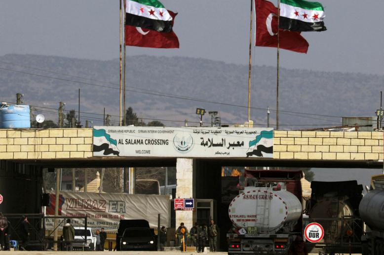 معبر اعزاز بين مناطق المعارضة وتركيا