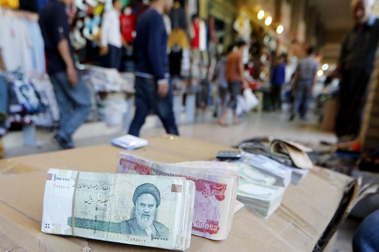 انهيار الريال يعمق ويعكس الازمة الناجمة عن كورونا والعقوبات والنفط