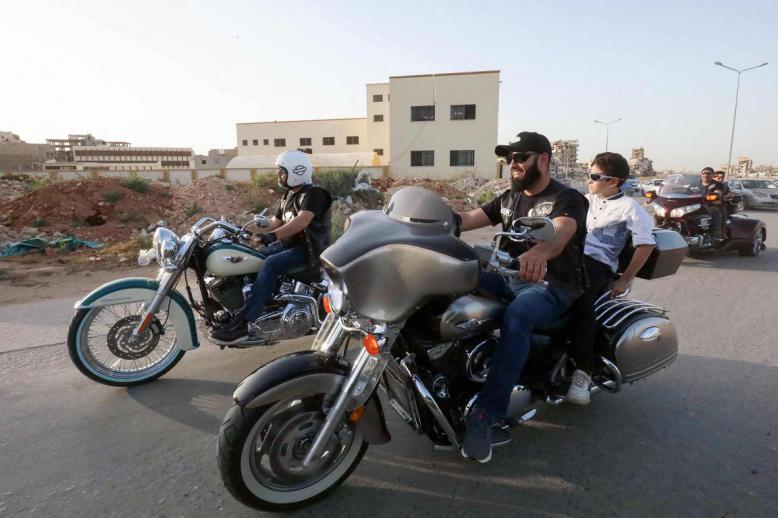 هواة الدراجات النارية في بنغازي بليبيا