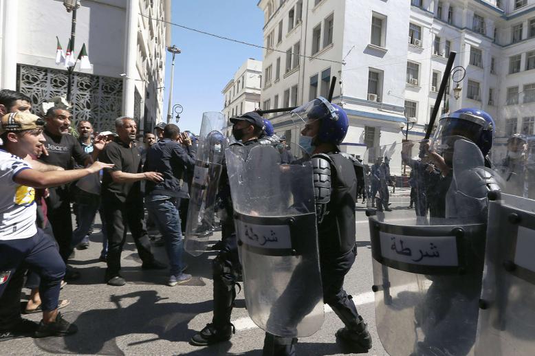 CNLD: around 300 people are currently behind bars on charges related to the Hirak