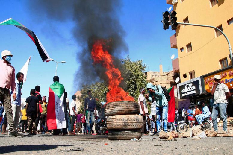 متظاهرون سودانيون ضد البرهان وسط الخرطوم
