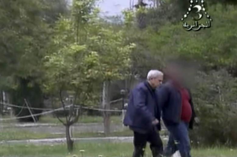 صورة من تلفزيون الجزائرية للفريق توفيق قبل محاكمته