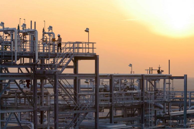التوسع الأبطأ في الاقتصاد السعودي سيرجع إلى القيود  على إنتاج النفط