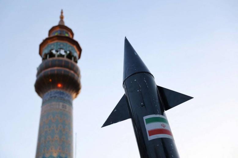 صاروخ هيكلي في تظاهرة وسط طهران