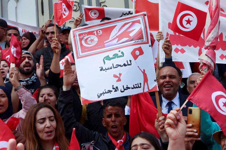 تفويض شعبي للرئيس التونسي في محاربة الفساد