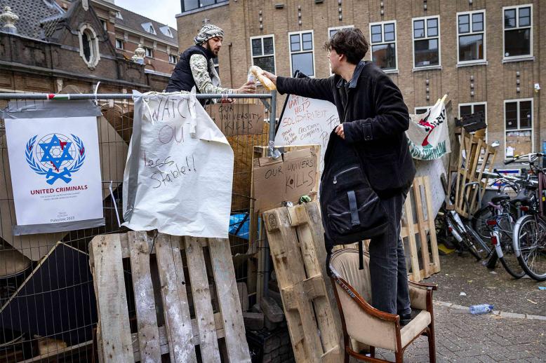 The pro-Palestinian barricades at the Binnengasthuis site of the University of Amsterdam