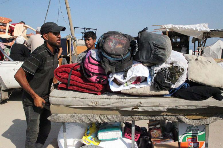 Palestinians fleeing Rafah