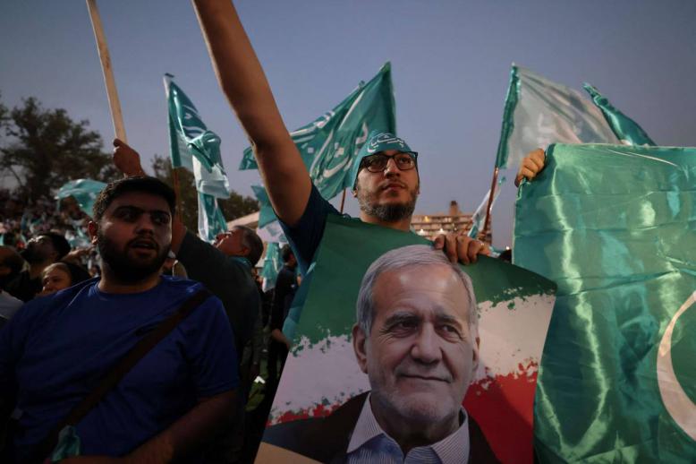 مؤيدون للمرشح الرئاسي مسعود بيزشكيان في طهران