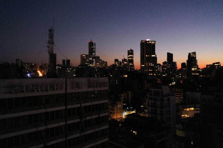 ظلام في مبنى مؤسسة الكهرباء في لبنان