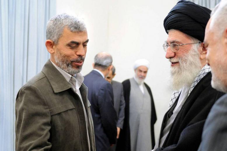 المرشد الأعلى علي خامنئي يستقبل رئيس حركة حماس يحيى السنوار (2012)