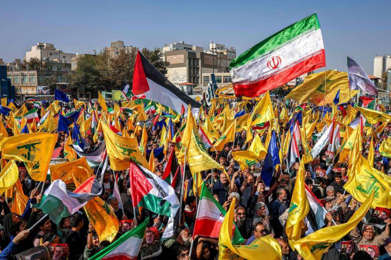 تشييع قائد في الحرس الثوري قتل في لبنان