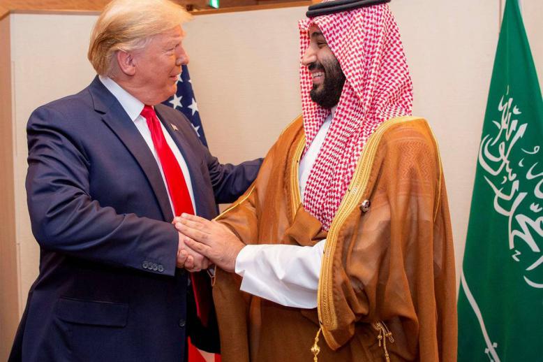 الرئيس الأميركي المنتخب دونالد ترامب مع ولي العهد السعودي الأمير محمد بن سلمان