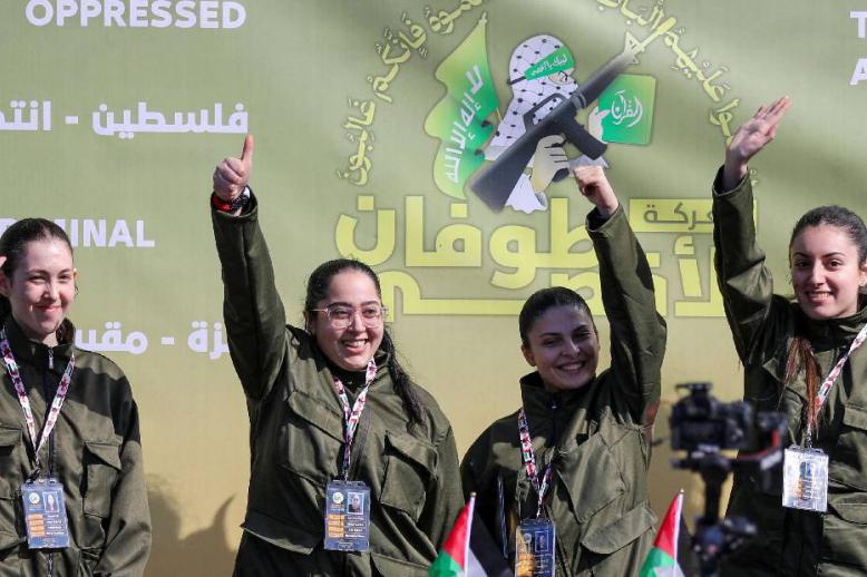 مجندات إسرائيليات تم اطلاق سراحهن من غزة