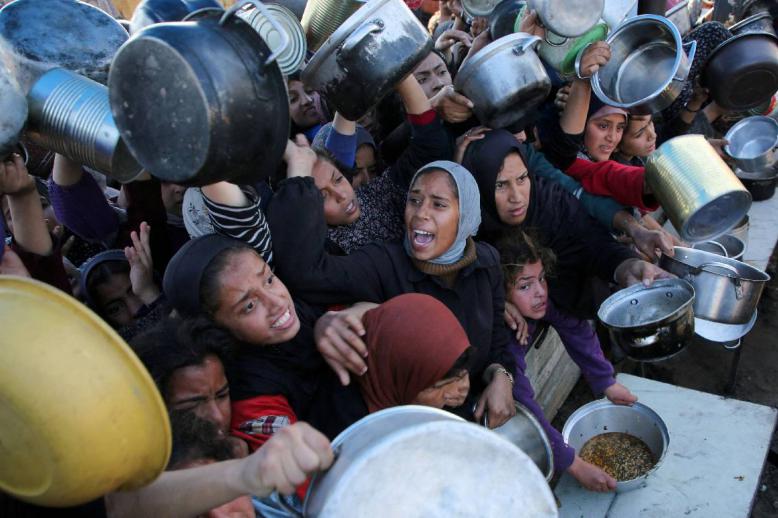 مركز توزيع للأغذية في غزة