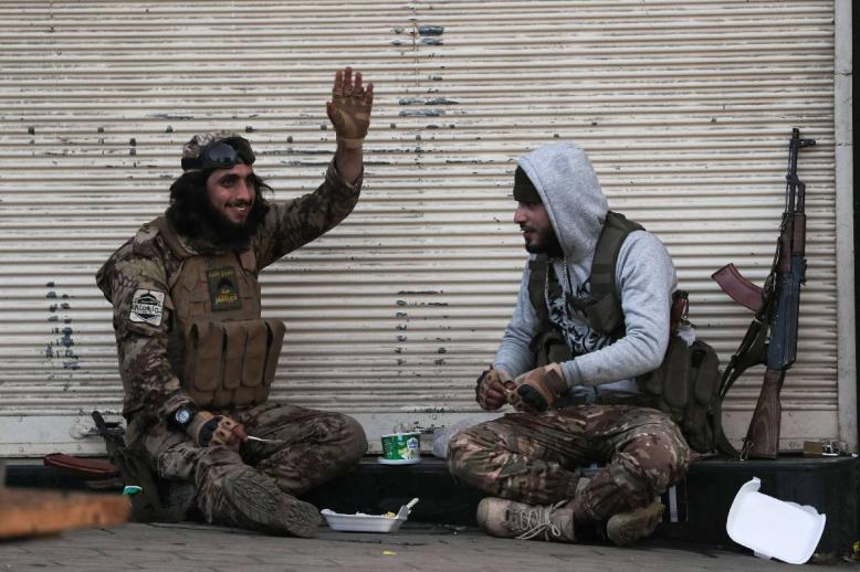 مقاتلون من هيئة تحرير الشام في حمص