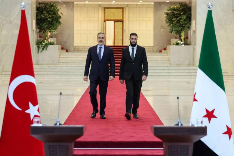 رئيس السلطة السورية أحمد الشرع يستقبل وزير الخارجية التركي هاكان فيدان