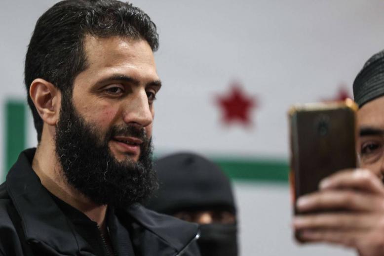 قائد هيئة تحرير الشام في صورة سيلفي