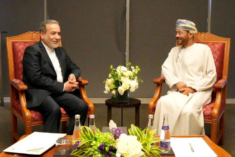 وزير الخارجية العماني السيد بدر البوسعيدي يستقبل وزير الخارجية الإيراني عباس عراقجي