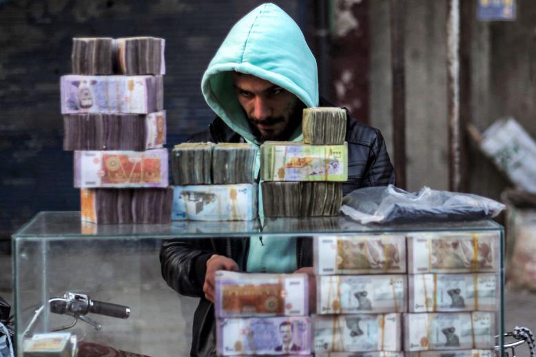 الليرة السورية تتلمس طريقها إلى التعافي 