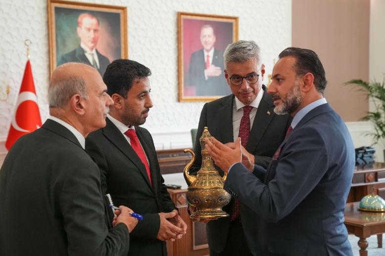 أنقرة تستقطب دمشق وعينها على كعكة إعادة الإعمار  