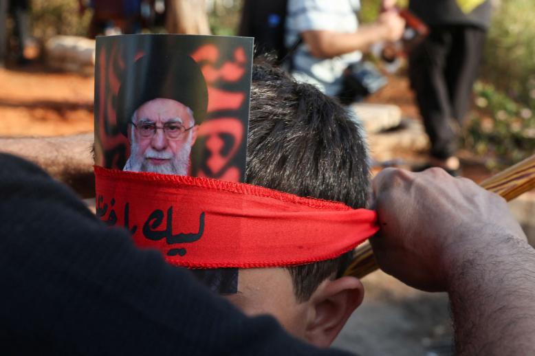 ايران حائرة بين أن تسدد ثمن حربها على العالم أو تحافظ على نظامها السياسي