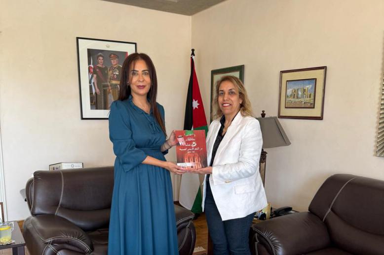 الباحثة المغربية والشاعرة فاطمة بوهراكة.