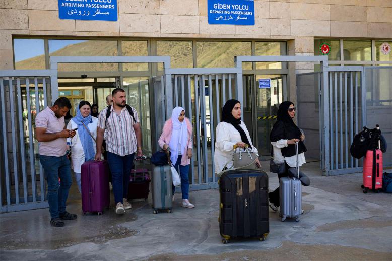 Iranians arrive in Turkey via the Razi-Kapikoy border crossing, north-eastern Turkey