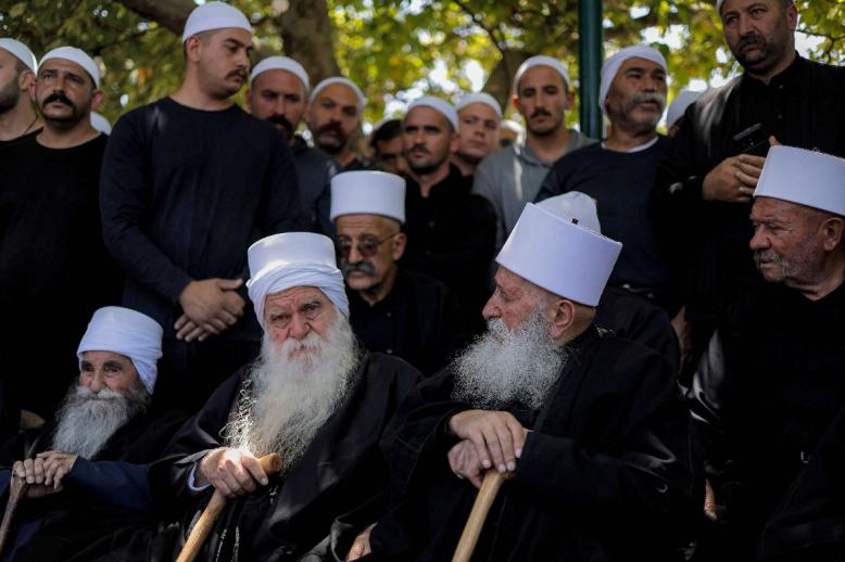 السّياسيّ يتسيّد بطائفته.. ولما يرحل تُحسَبُ أفعاله على طائفته