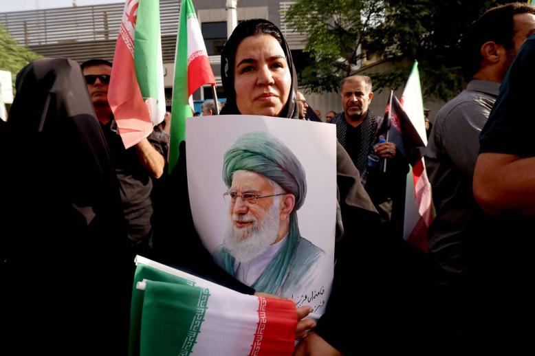 لقد أخاف الموت خامنئي فيما كان الملايين من الإيرانيين يتعرضون للقصف