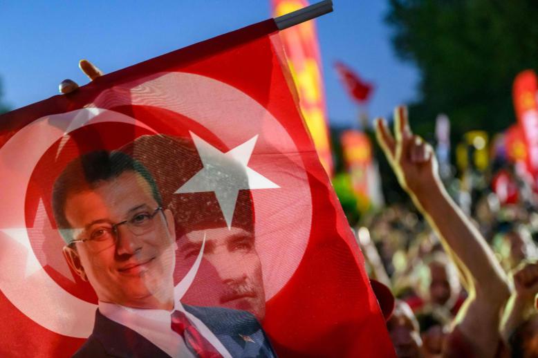 أنصار أوغلو يرون فيه فرصة لتغيير الوضع القائم 