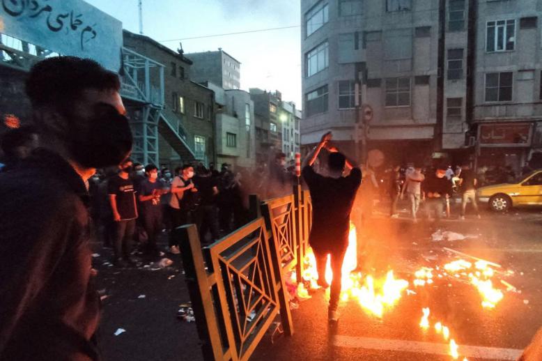 الايرانيون يكسرون حاجز الخوف