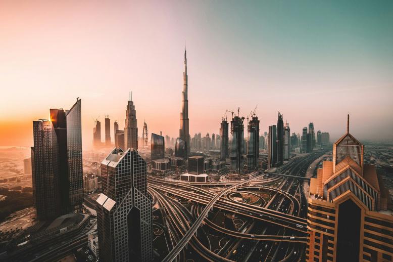 الإمارات تتصدر المشهد الاستثماري الدولي