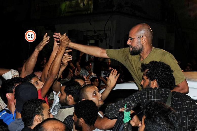 أربعة مسلحين اقتحموا منزل سيف الإسلام واغتالوه