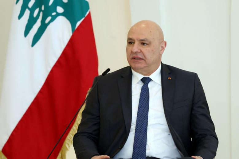 عون يسعى لانقاذ لبنان من الانزلاق إلى حرب أوسع نطاقا
