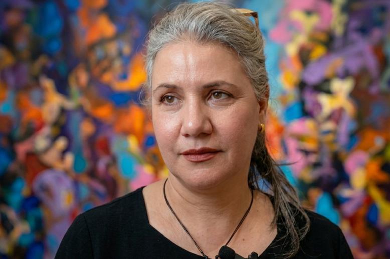 الفنانة التشكيلية نجاح المنصوري