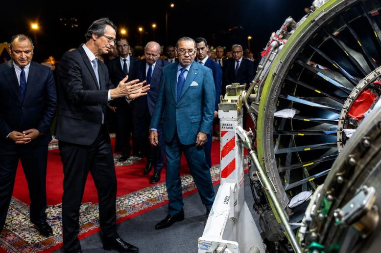 الملك محمد السادس في مصنع لقطع غيار الطيران