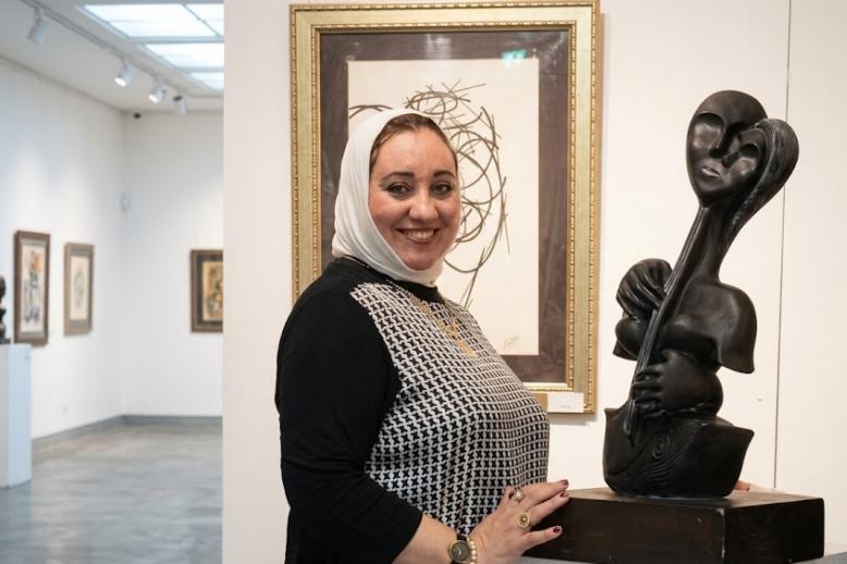 التشكيلية منيرة مصطفى