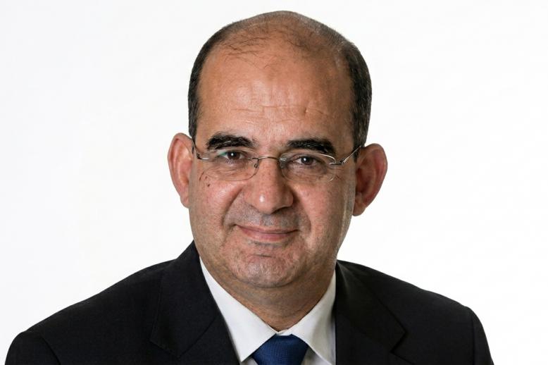 الكاتب سامر أبو شندي