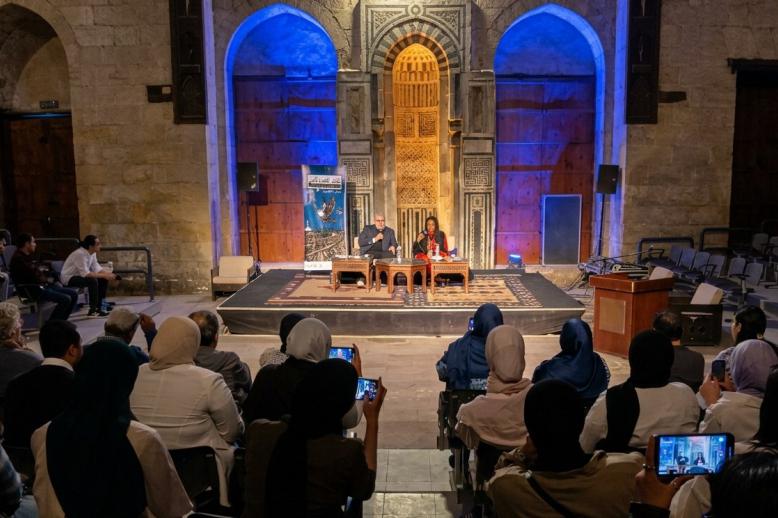  "ملتقى القاهرة الأدبي" 
