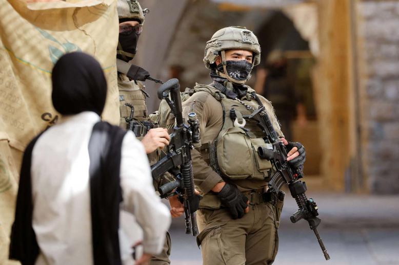 Rifles turned on the occupied