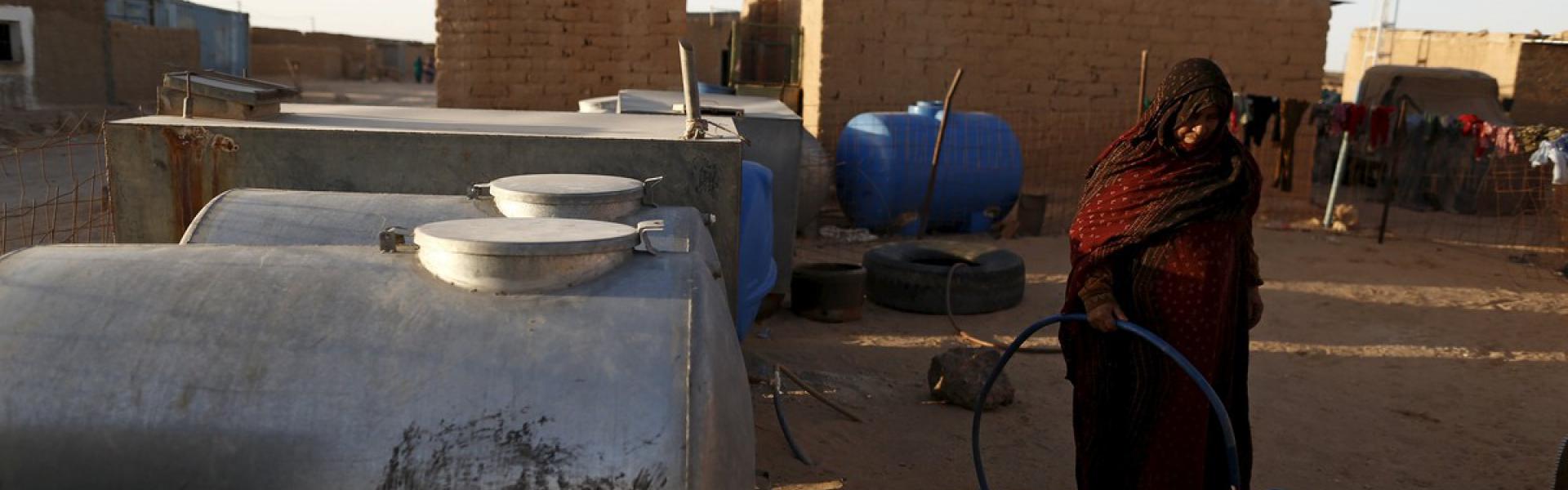 الحصول على الماء بات حلما صعبا بالنسبة إلى سكان مخيمات تندوف 