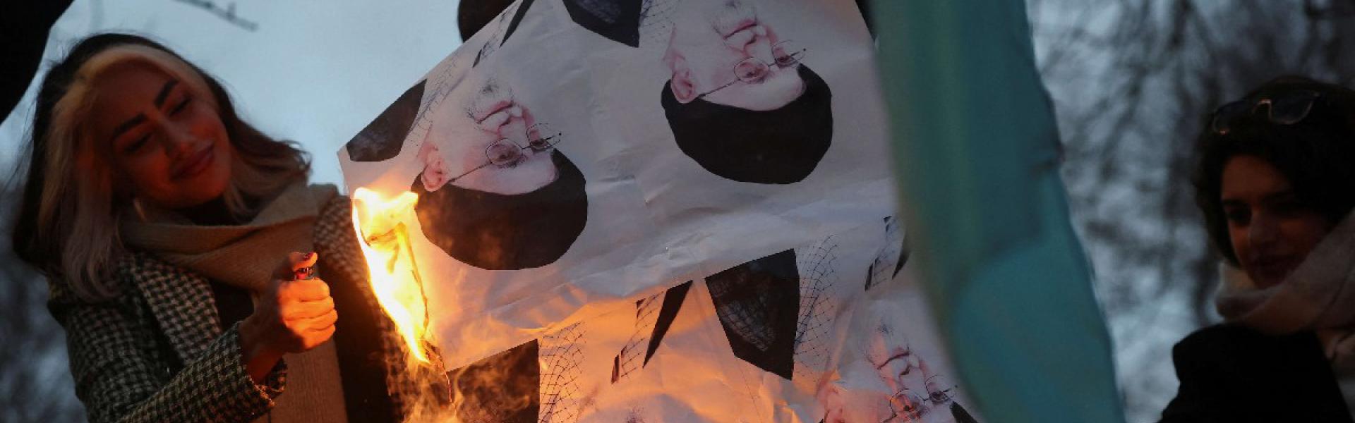 ثورة الريال تتحول الى كابوس للنظام الإيراني 