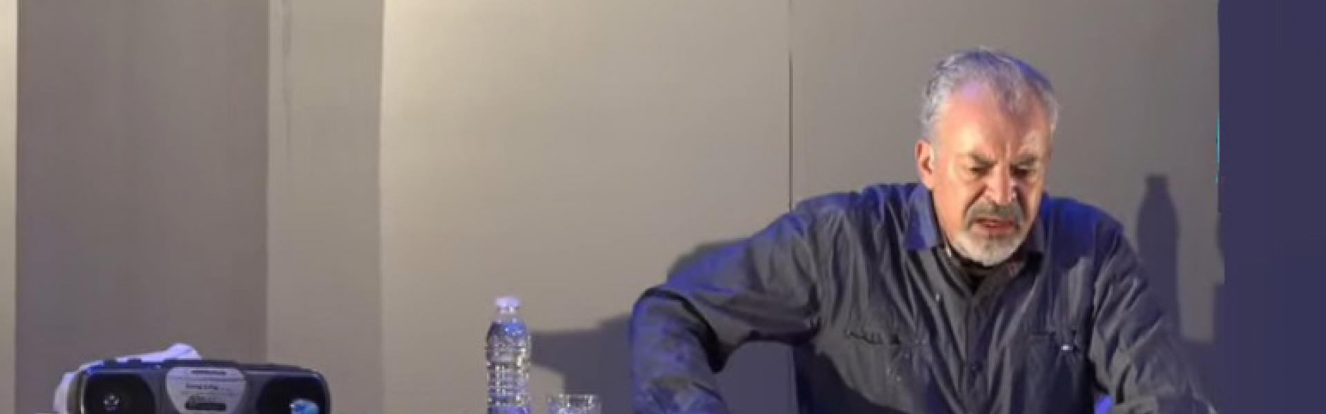 سرد أحادي الأداء يروي وقائع من تاريخ سوريا