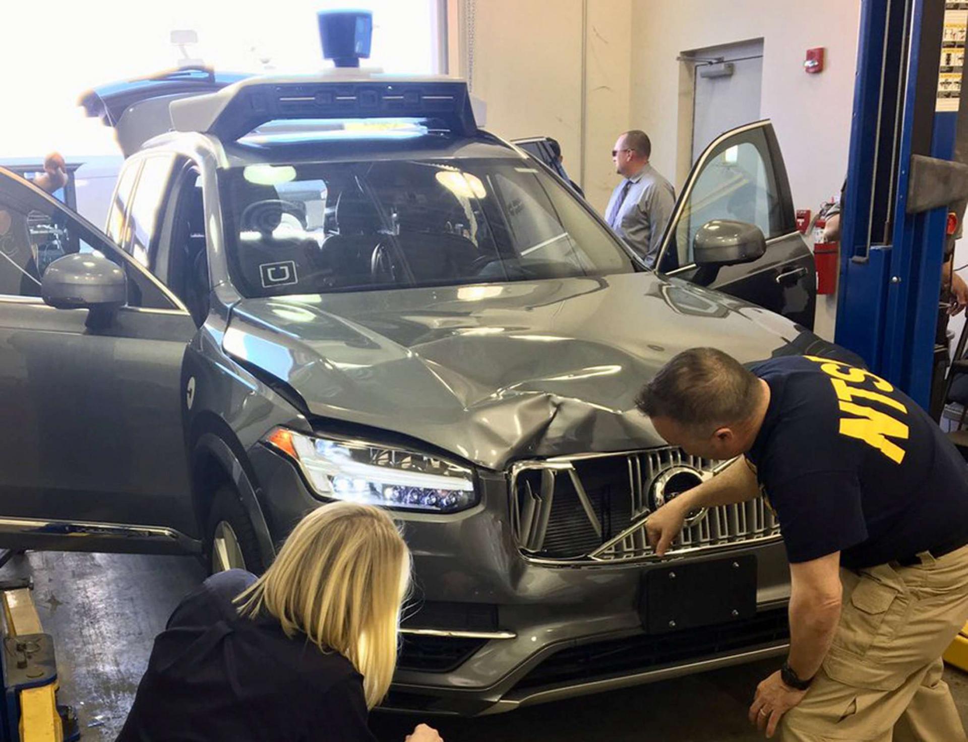 محققو مجلس سلامة النقل الوطني يفصحون مركبة أوبر ذاتية القيادة بعد تسببها في حادث مميت في أريزونا