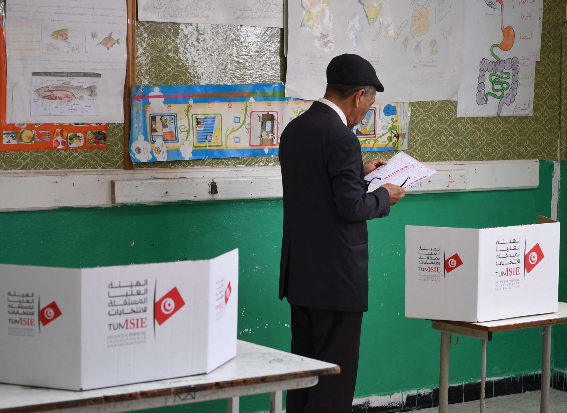 التونسيون لا يثقون في النخبة السياسية