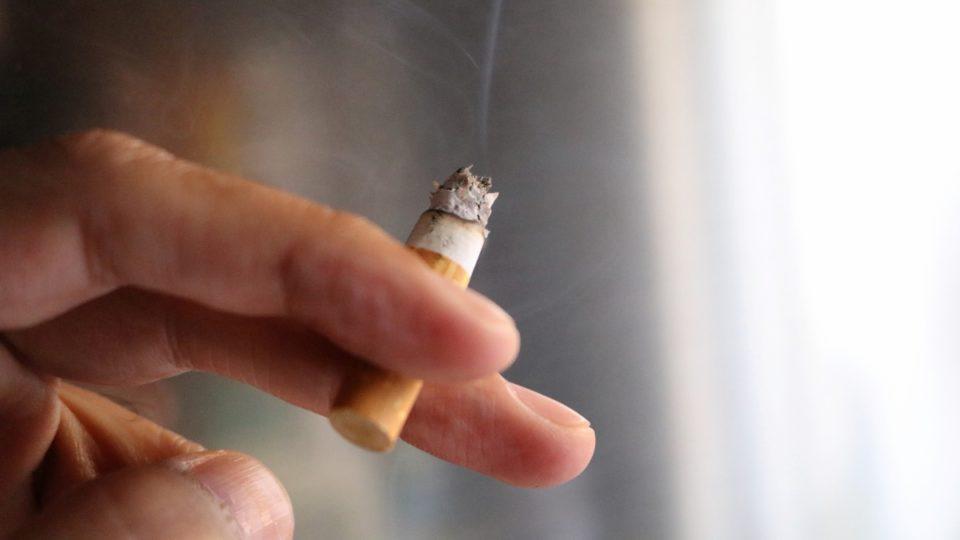 التدخين يؤذي الشباب