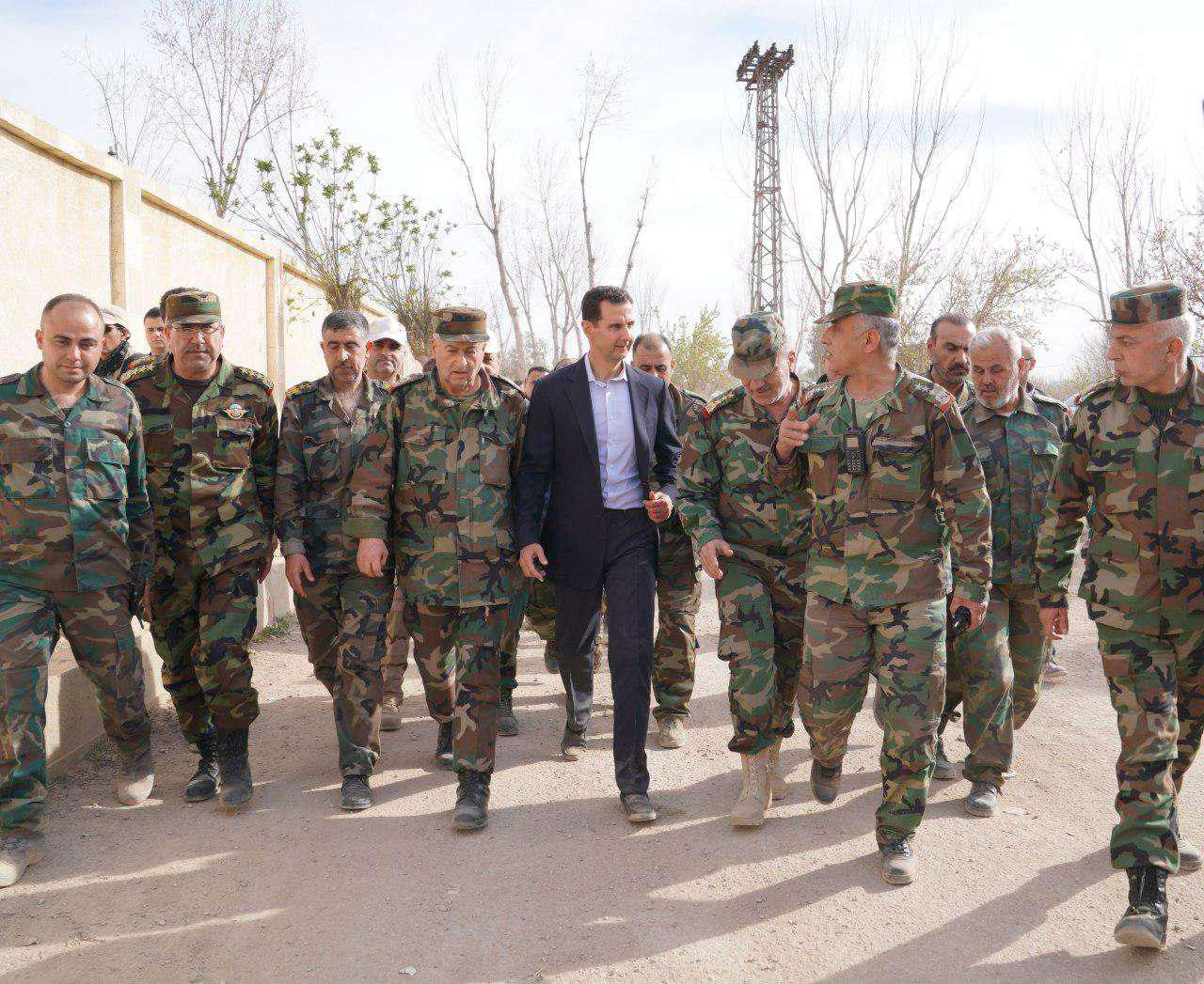 الأسد يتوسط الجيش